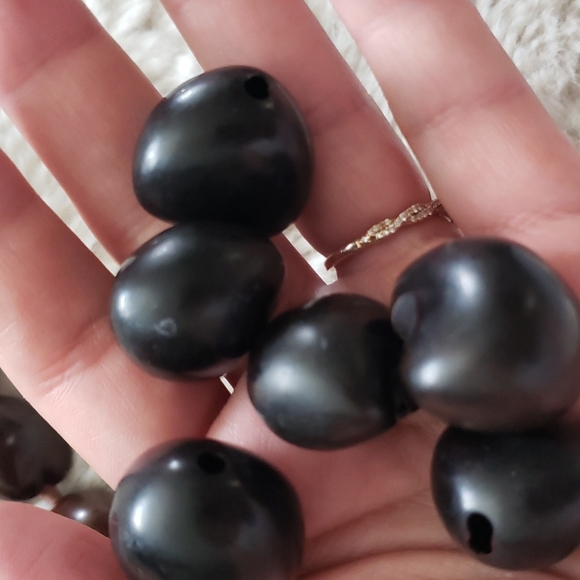 Hawaiian Kukui Nut Lei Necklaces - Picture 5 of 5